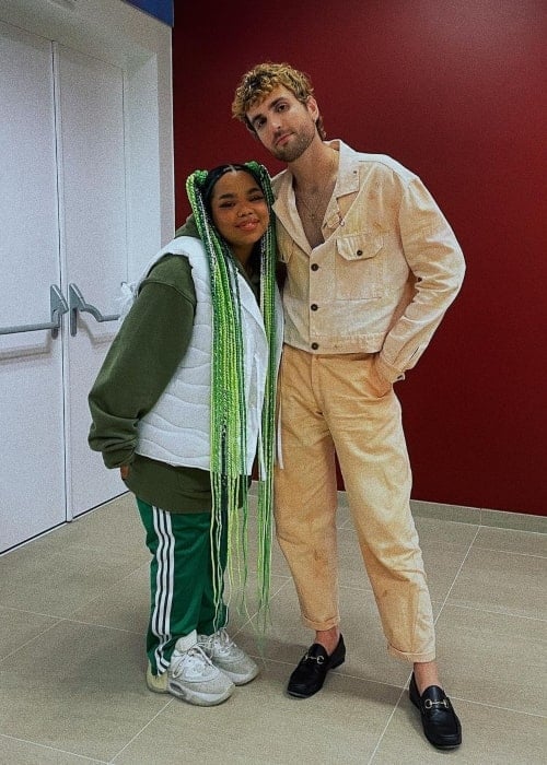 Zoe Wees as seen in a picture that was taken with Dutch singer-songwriter Duncan Laurence in September 2021, at Paris La Défense Arena