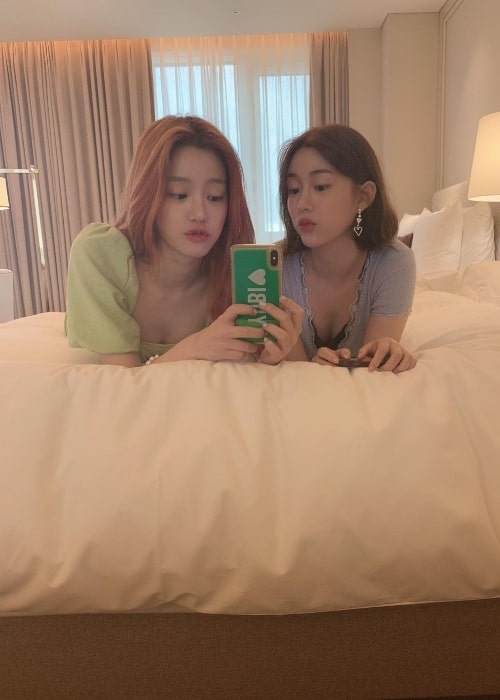 Lee Da-in as seen in a selfie that was taken with fellow actress Lee Yu-bi in September 2019