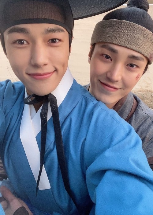 Lee Tae-hwan as seen in a selfie with singer and actor Kim Myung-soo in February 2021