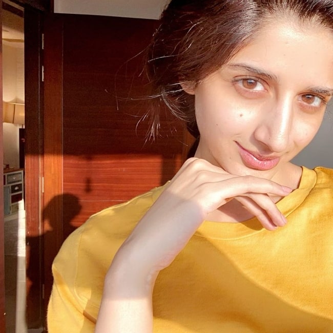 Mawra Hocane as seen while taking a sun-kissed selfie in Islamabad, Pakistan in September 2021