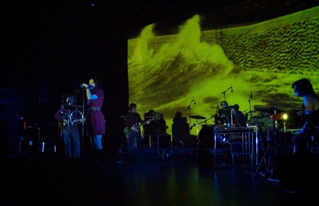 Mazzy Star at the O2 Shepherds Bush performing on June 3, 2012 from left to right David Roback, Hope Sandoval, Colm Ó Cíosóig, Keith Mitchell (drums), Suki Ewers (keyboards)