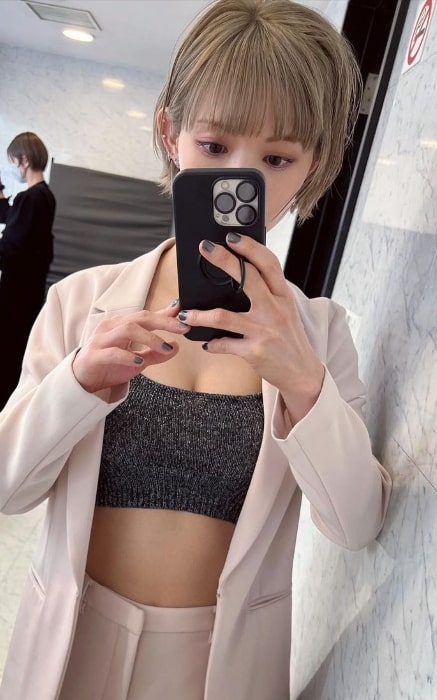 Moga Mogami clicking a mirror selfie in December 2021