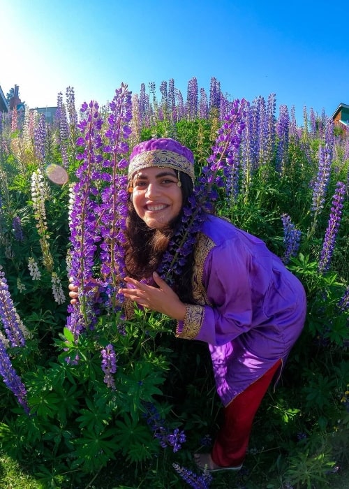 Shenaz Treasury smiling for the camera in Gulmarg, Kashmir