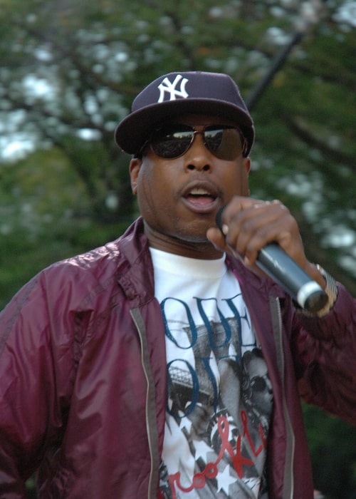 Talib Kweli performing in Brooklyn in 2008