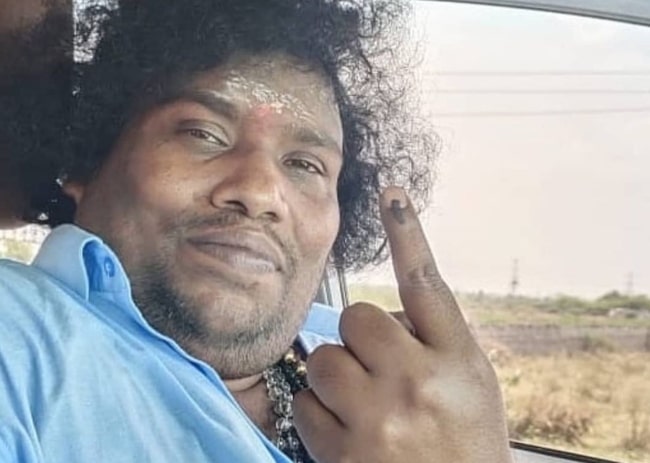 Yogi Babu in April 2021 after having voted