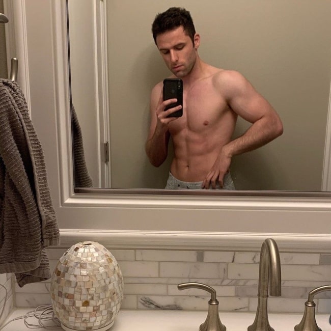 AustinShow as seen in a shirtless selfie that was taken in April 2020