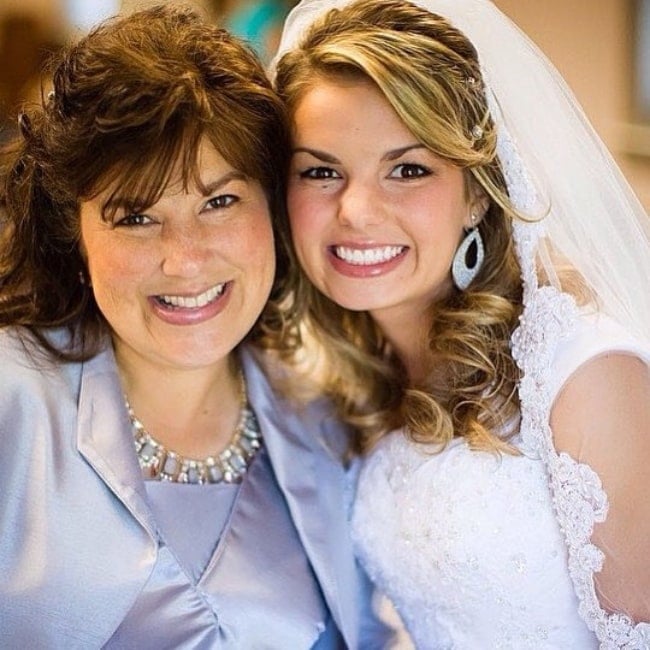 Kelly Jo Bates as seen in a picture with her daughter Alyssa Joy in on the day of wedding in 2014