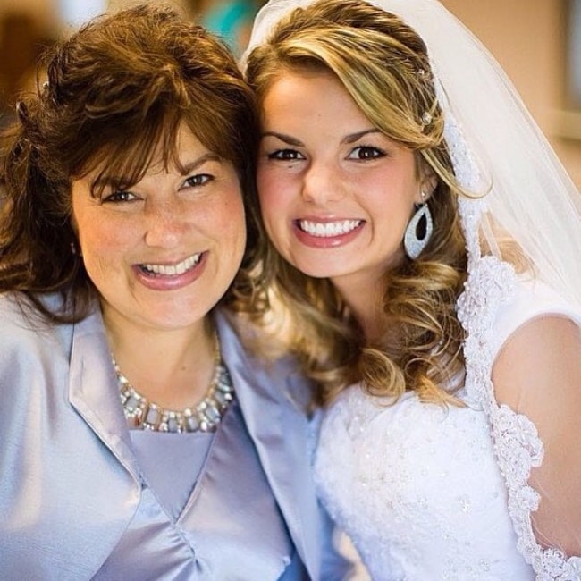 Kelly Jo Bates as seen in a picture with her daughter Alyssa Joy in on the day of wedding in 2014