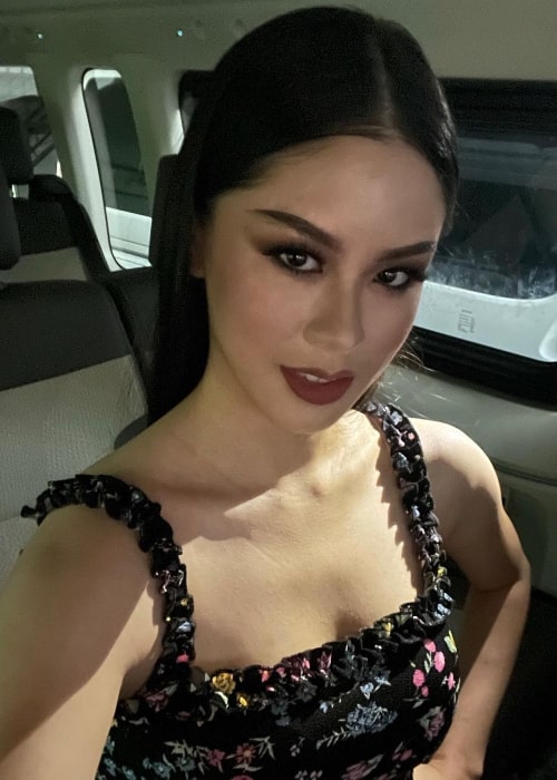 Kisses Delavin taking a selfie in August 2021