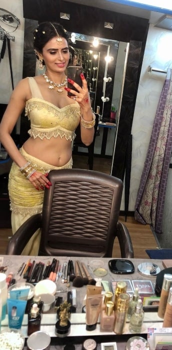 Meenakshi Dixit sharing her selfie in January 2022