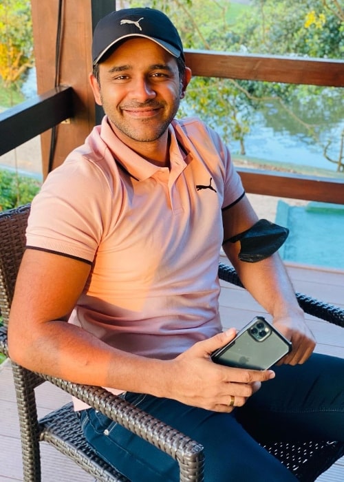 Saranga Disasekara smiling for the camera in January 2022