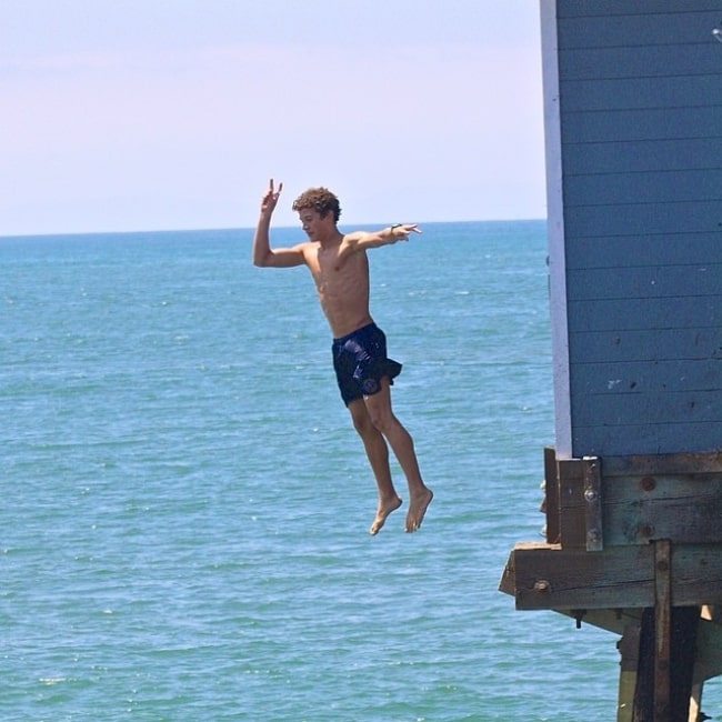 Zak Dossi as seen in a shirtless picture that was taken in August 2014