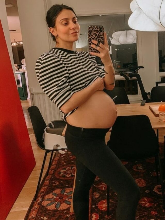 cropped-Matthew-Davis-as-seen-in-a-selfie-that-was-taken-while-she-was-pregnant-with-her-daughter-Dorothy-Lavender-Davis-in-Arendelle-in-January-2022.jpg