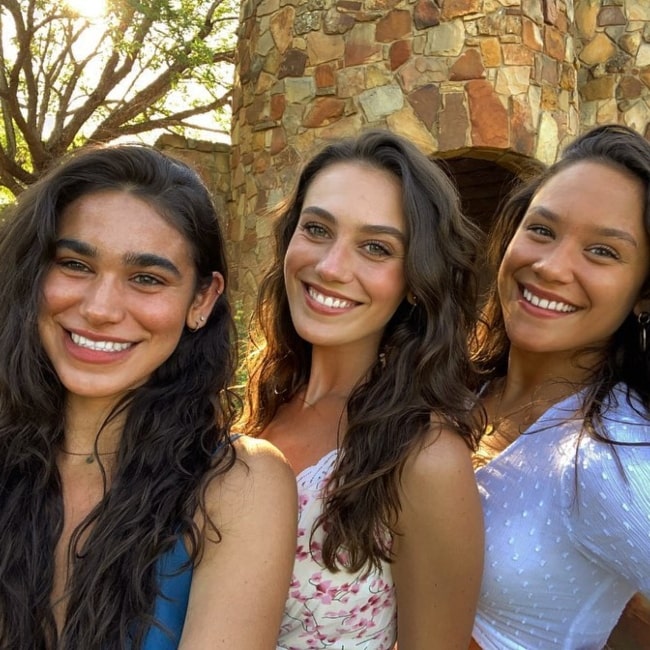 Aubrey Paige Petkowski with Hailey Cornell and her sister Riley Petkowski in a selfie in April 2020