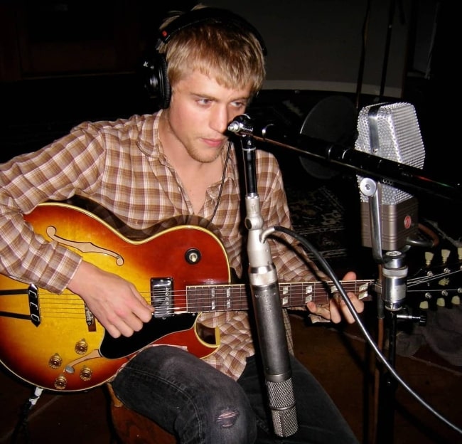 Johnny Flynn at a recording session in May 2020