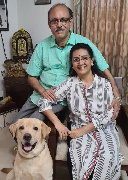 Menaka Suresh in a picture with her husband G. Suresh Kumar _in July 2021