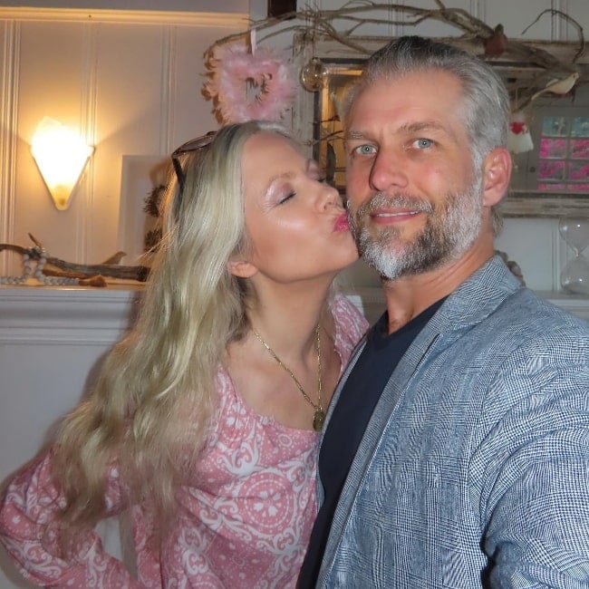 Angela Visser in a lovely picture with her husband Phil Missig in February 2022