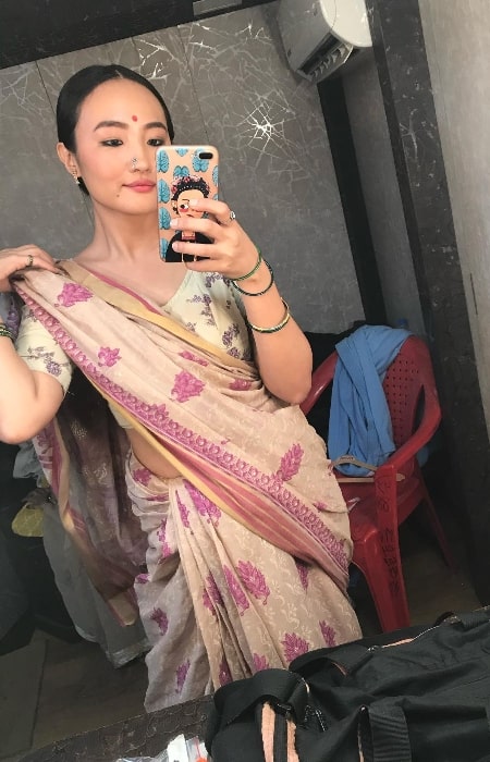 Chum Darang was seen taking a mirror selfie in a sari