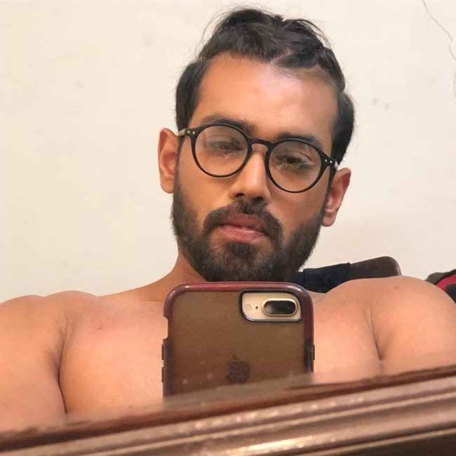 Karan Khanna sharing his selfie in June 2019