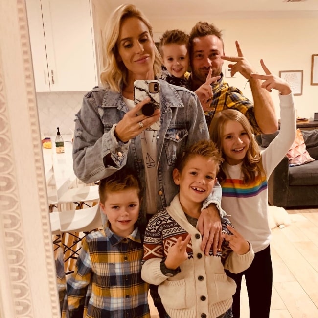 Lizzy Sopo as seen in a selfie with her husband Mike and their children Parker Sopo Squad, Camryn Sopo Squad, Austin Sopo Squad, and Colton Sopo Squad in November 2019