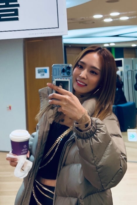 Park Jung-ah as seen while taking a mirror selfie in January 2022