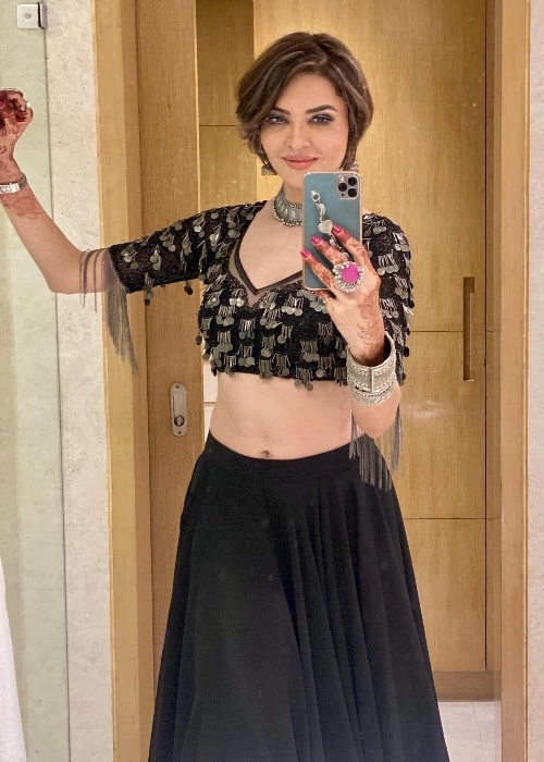 Parull Chaudhry as seen while taking a bathroom mirror selfie in Mumbai, Maharashtra in February 2022