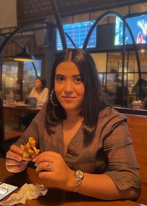 Prakriti Nautiyal pictured while enjoying her food in Mumbai, Maharashtra in September 2021