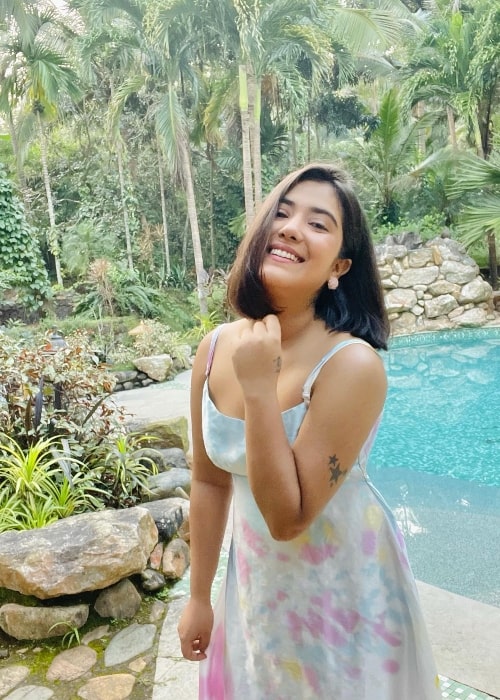 Prakriti Nautiyal smiling for a picture in Goa in November 2021