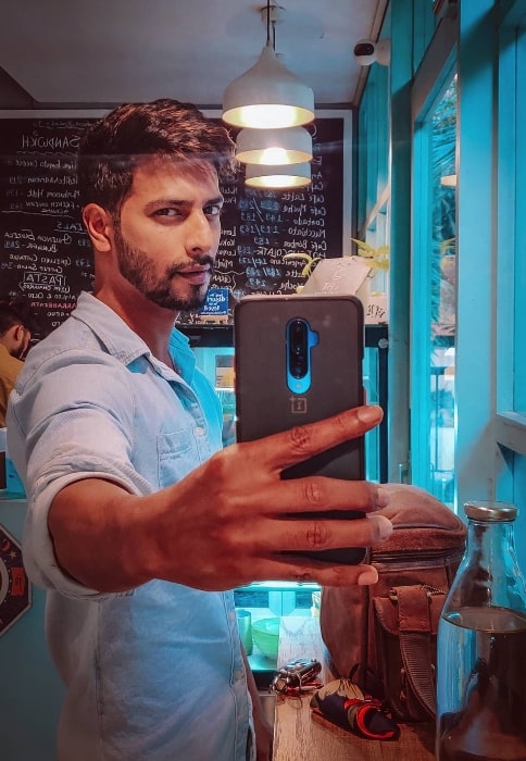 Sehban Azim as seen while clicking a mirror selfie at La Gwa Bistro in Mumbai in January 2021