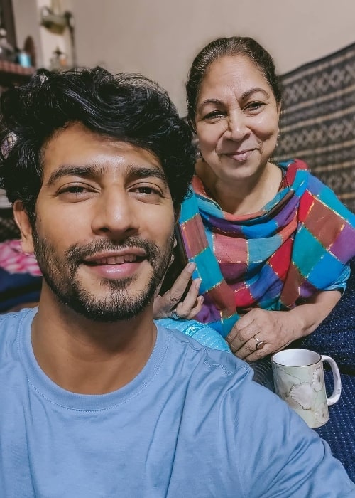 Sehban Azim smiling in a selfie with his mother in August 2021