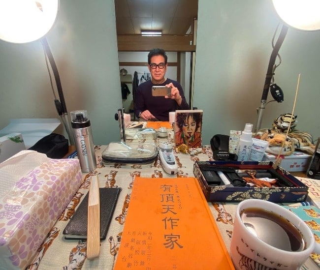 Takashi Ukaji taking a mirror selfie