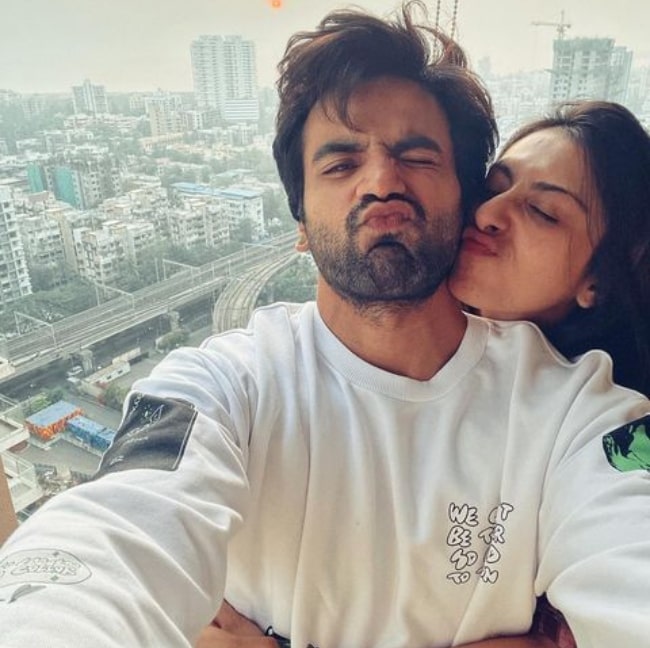 Ayush Mehra enjoying the last sunset of the year with his sweetheart in December 2021
