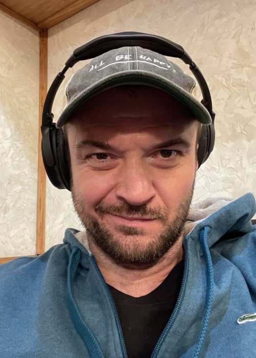 Costa Ronin as seen in a selfie that was taken in December 2021