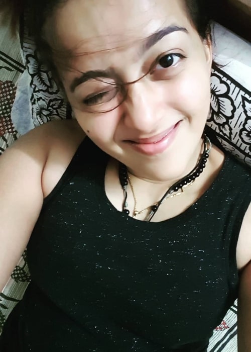 Ester Noronha as seen while smiling in a selfie in 2021