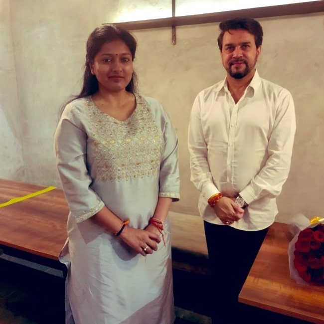 Gayathri Raghuram posing for a picture alongside Anurag Thakur in January 2022