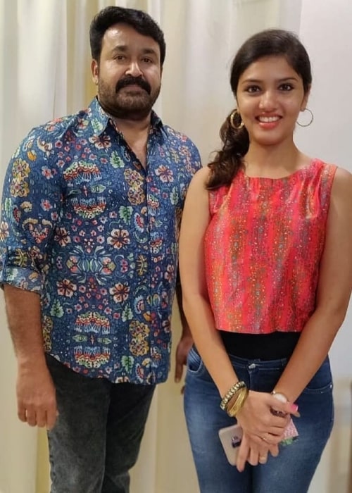 Gayatri Suresh smiling in a picture with Mohanlal