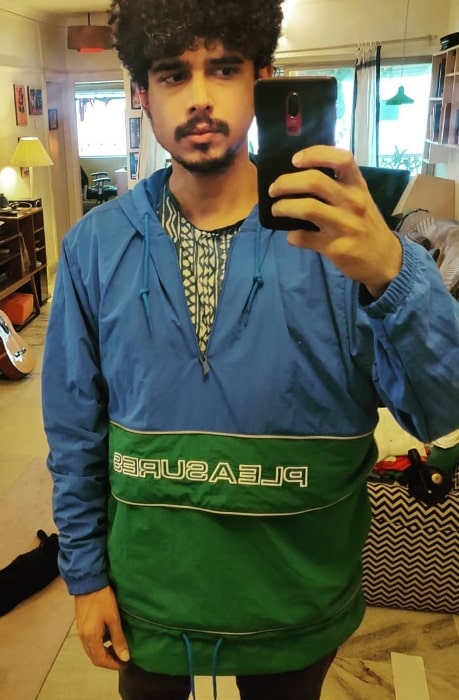 Imaad Shah as seen while taking a mirror selfie in July 2019