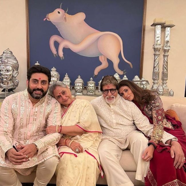 Shweta was seen with her parents and brother during Diwali in 2021