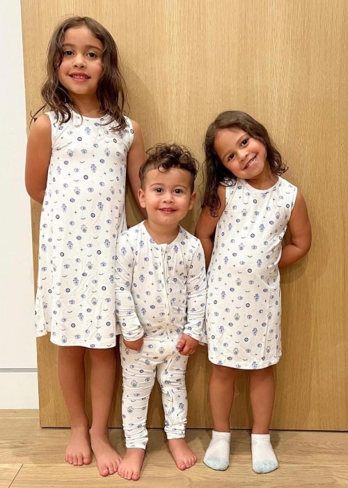 Steel McBroom with his sisters Alaïa Marie and Elle McBroom in March 2022