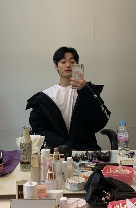 Yoon Chan-young as seen while taking a mirror selfie in February 2022