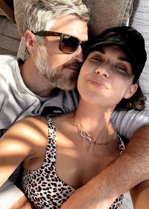 Dave Annable as seen in a selfie with Odette Annable in April 2022