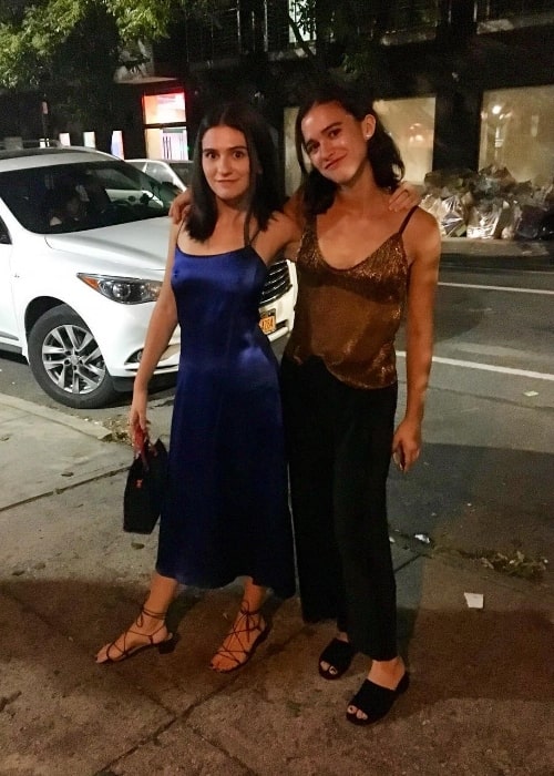 Emma Pasarow (Right) with her sister Anabel Pasarow in September 2017