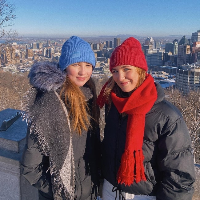 Isabelle Nélisse (Left) and Sophie Nélisse in March 2022