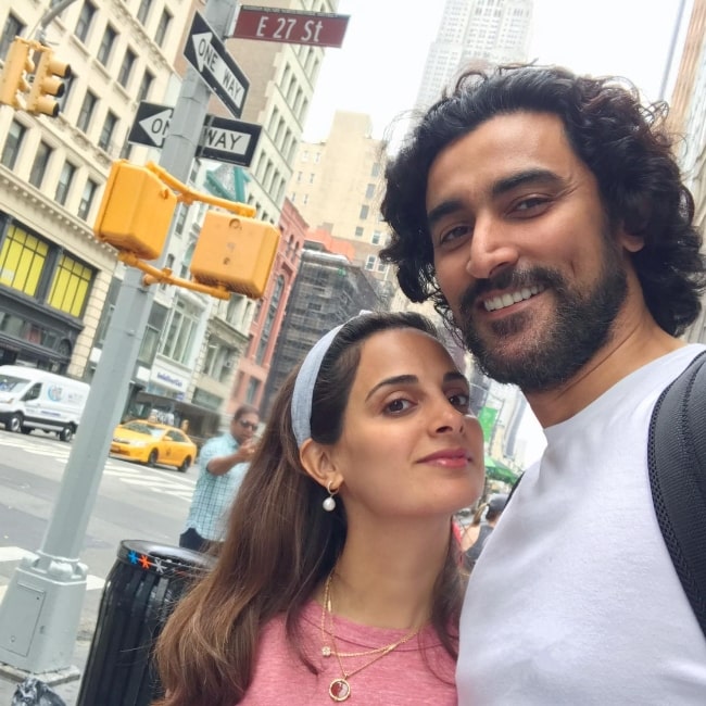 Naina Bachchan in a selfie with Kunal Kapoor in New York in July 2019