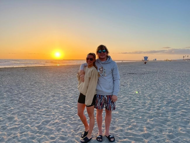 Paddy Pimblett and Laura Gregory enjoying the sunset in April 2022