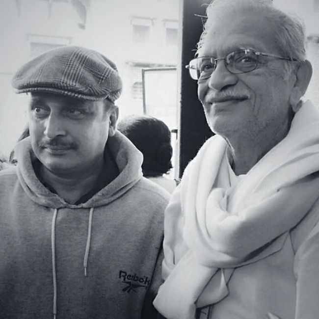 Piyush Mishra seen posing with lyricist Gulzar in 2020