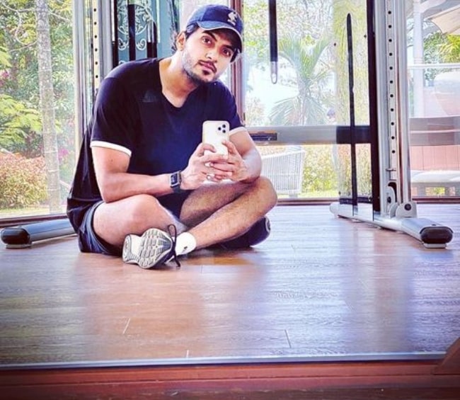 Vikram Singh Chauhan sharing his mirror image in June 2021
