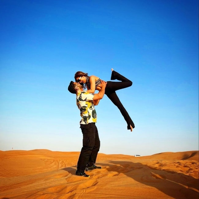 Abhishek Malik posing for a picture with Suhani Malik in Dubai in January 2022