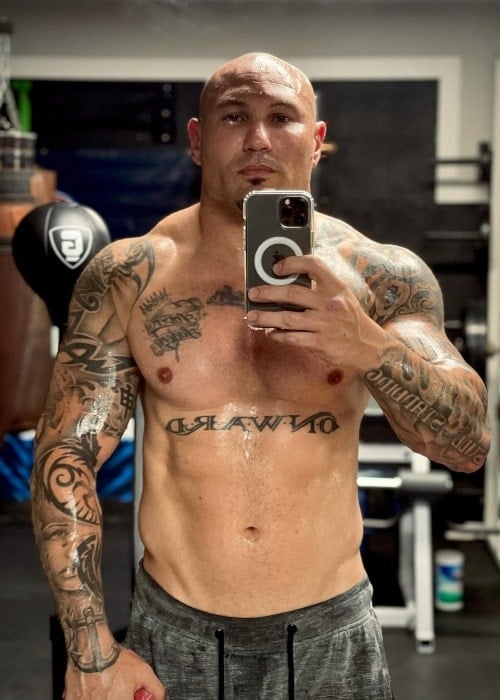 DJ Walton as seen in a shirtless selfie that was taken in October 2021