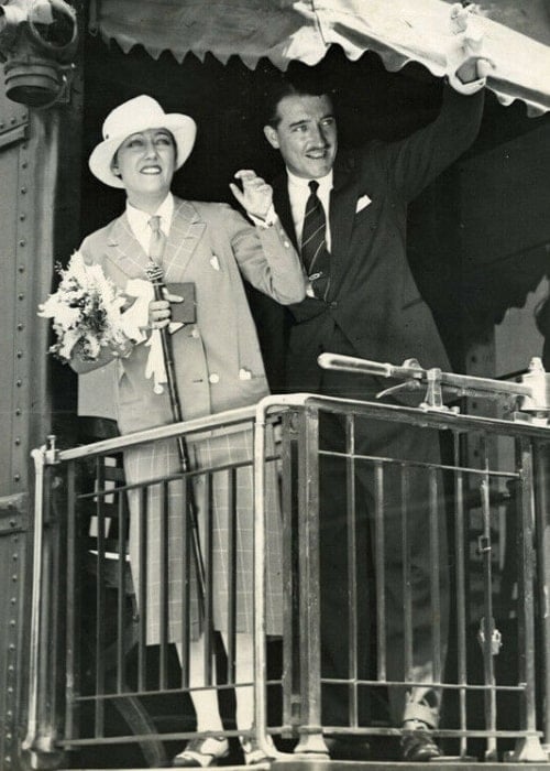 Gloria Swanson and Henri de la Falaise pictured while leaving Los Angeles for New York in July 1925